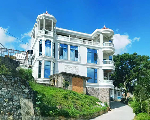 美麗廣西覃先生因地制宜定制設計三層小別墅工程施工實景效果